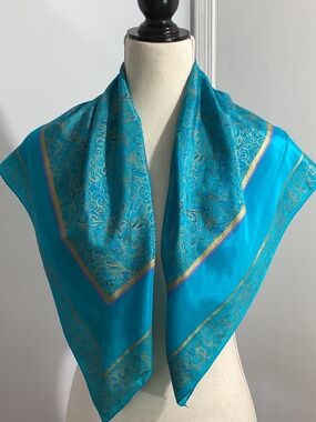 VINTAGE WOMAN 100% SILK TURQUOISE SQUARE SCARF GOLDEN FLORAL PRINT 31"x31"